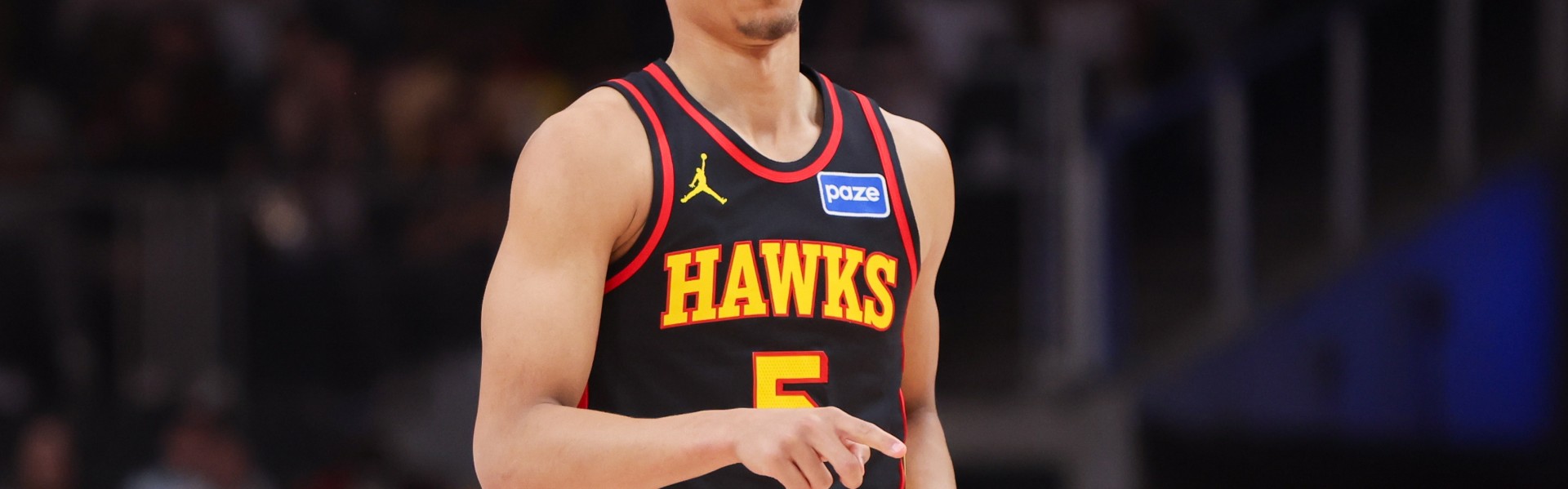 3月个人进攻效率：丹尼尔斯128.3第1 小卡128.2第2 约基奇5哈登10